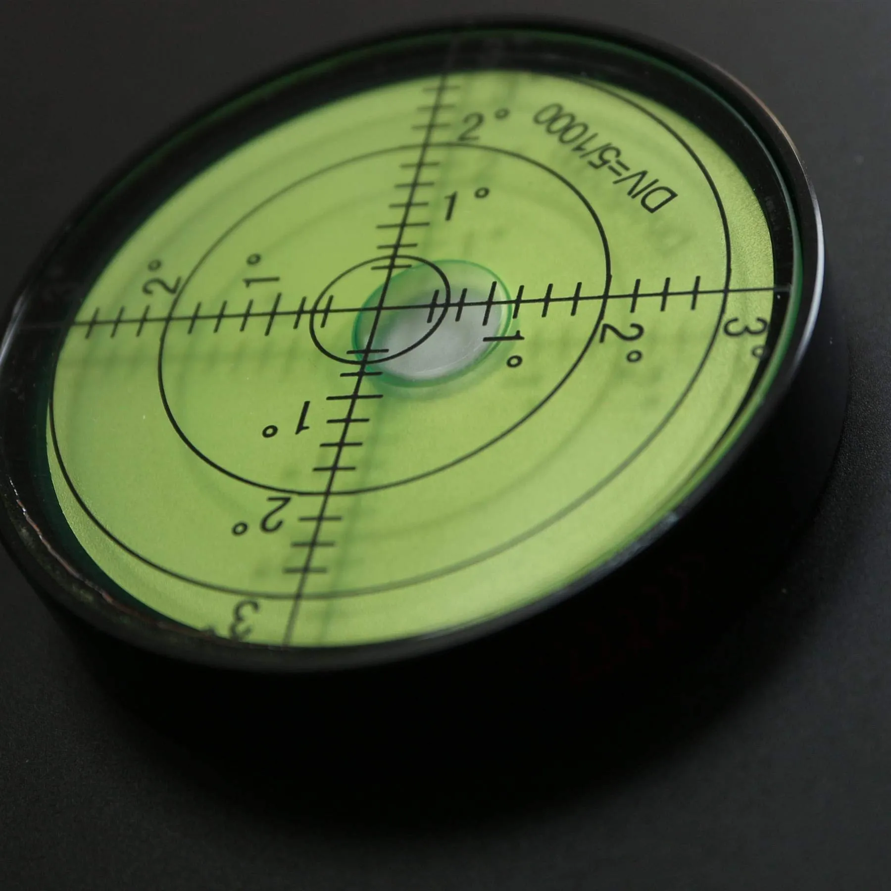 Magnetic Metal Large Spirit Bubble Level 60mm Diameter, 2 23/64, Degrees, Circular, Surface Level - Metal Housing, Bulls Eye Bullseye Vial Round, Green/Black